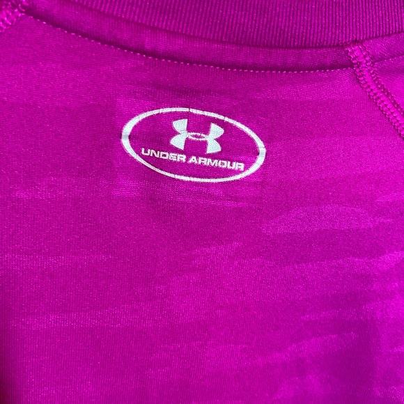 UNDER ARMOUR Women’s Heat Gear Fuchsia V-neck Long Sleeve Athletic Size M - Picture 3 of 4